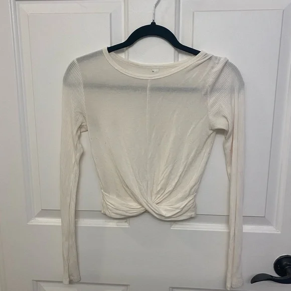 【alo yoga】COVER LONG SLEEVE シャツ (送料込み) ALO Yoga | Tops | Alo Cover Long Sleeve Top Cream | Poshmark